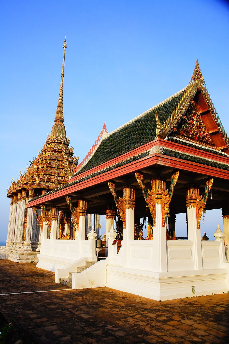 วัดเขาดีสลัก จ.สุพรรณบุรี