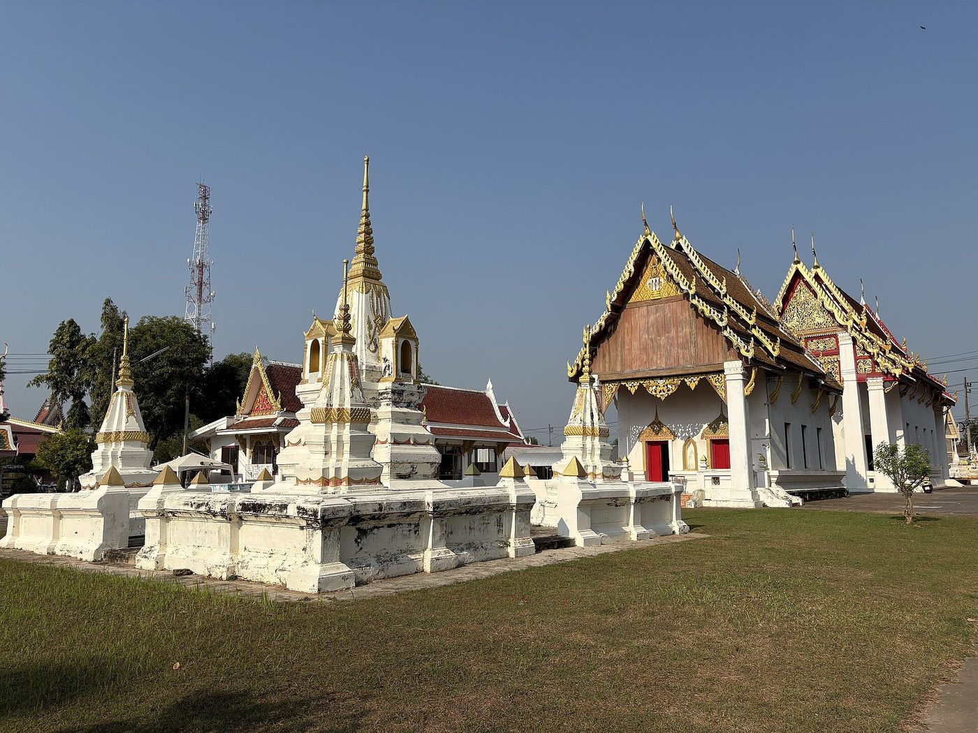 วัดสว่างอารมณ์วรวิหาร จ.สุโขทัย