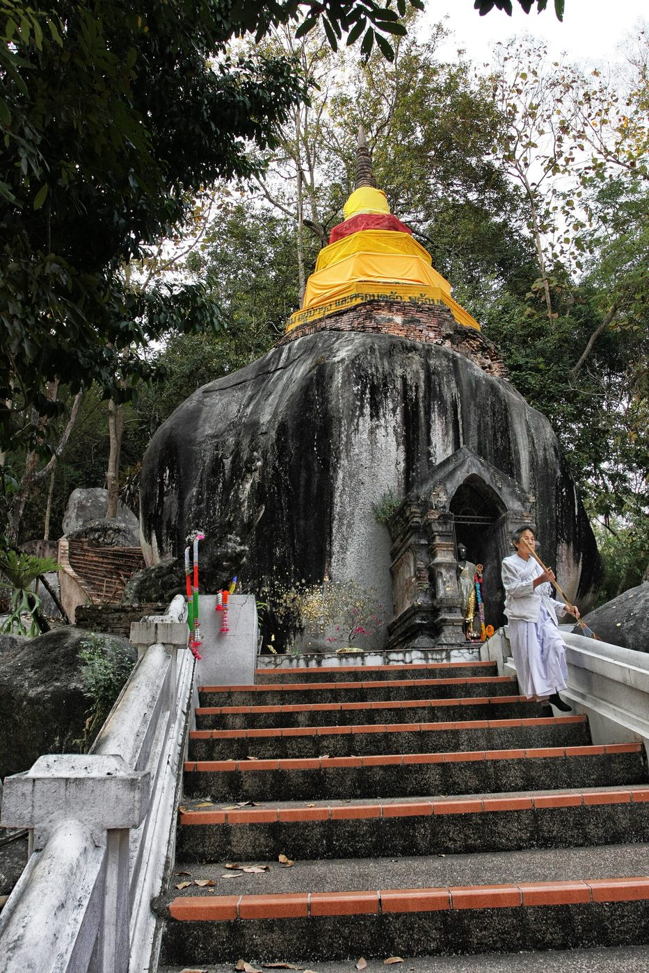วัดพระธาตุผาเงา จ.เชียงราย