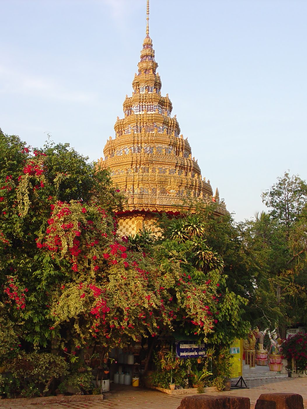 วัดสระกำแพงใหญ่ จ.ศรีสะเกษ