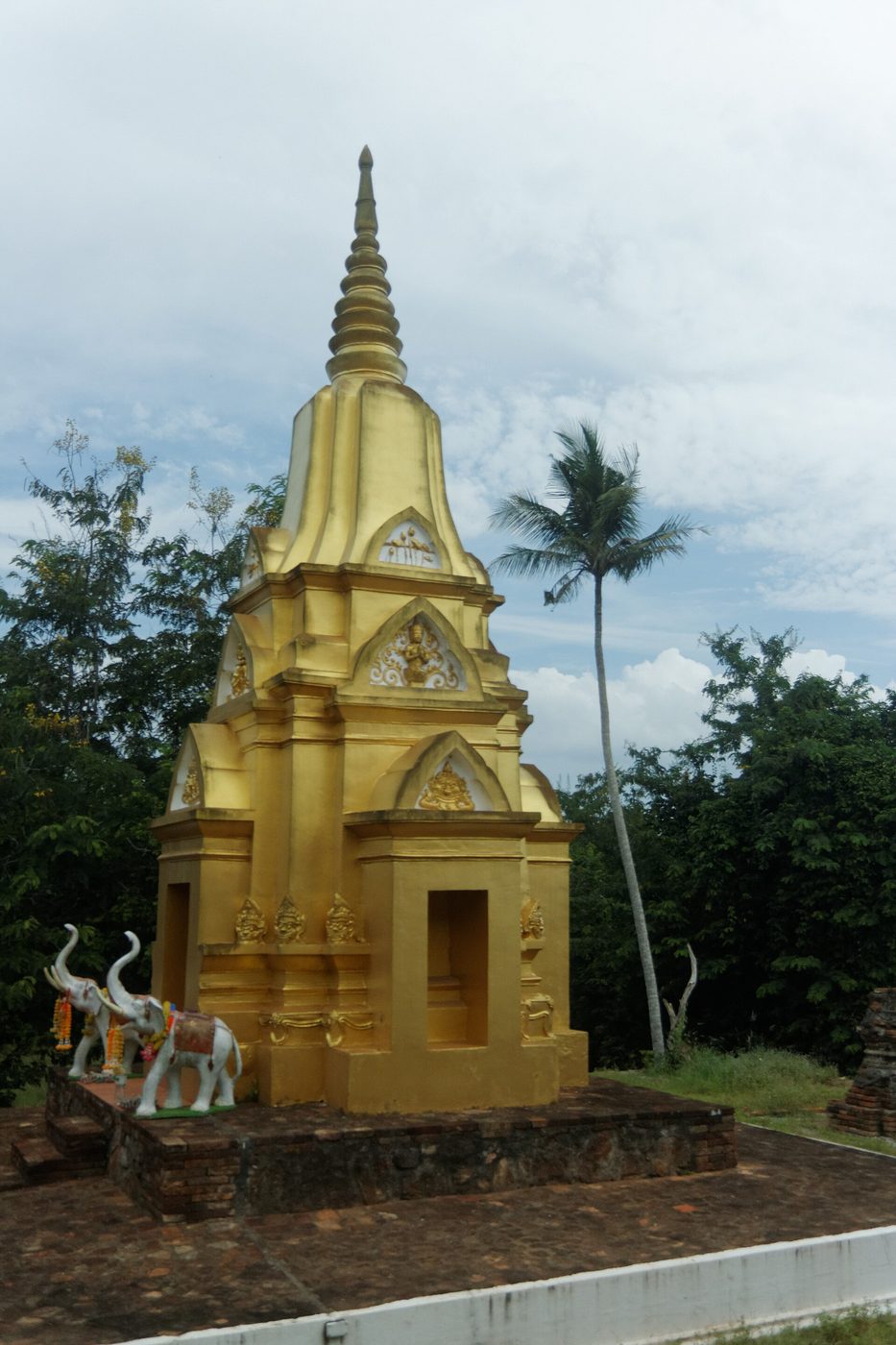 วัดเขาพระอานนท์ จ.สุราษฎร์ธานี