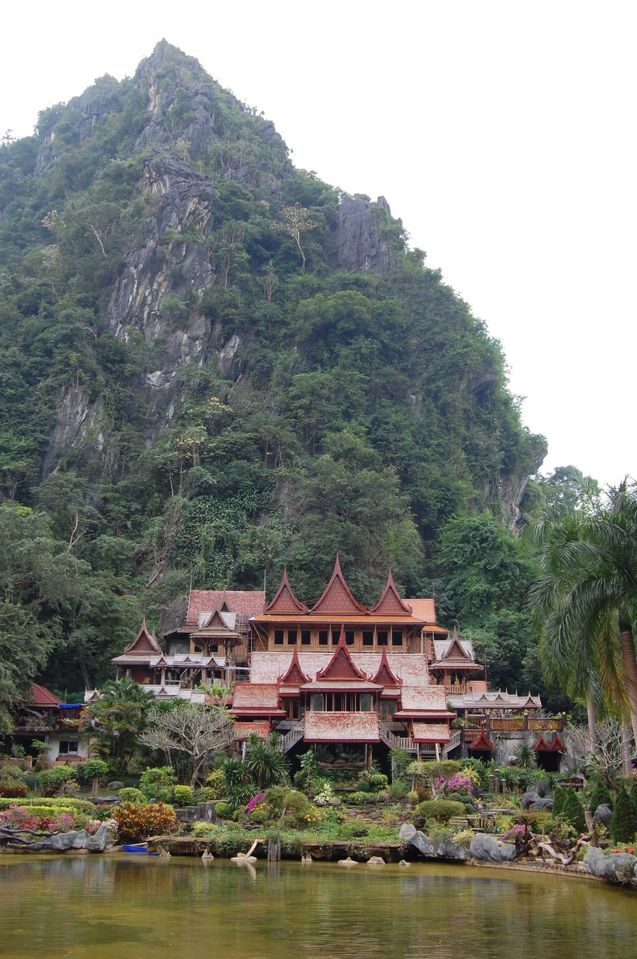 วัดถ้ำเขาวง จ.อุทัยธานี