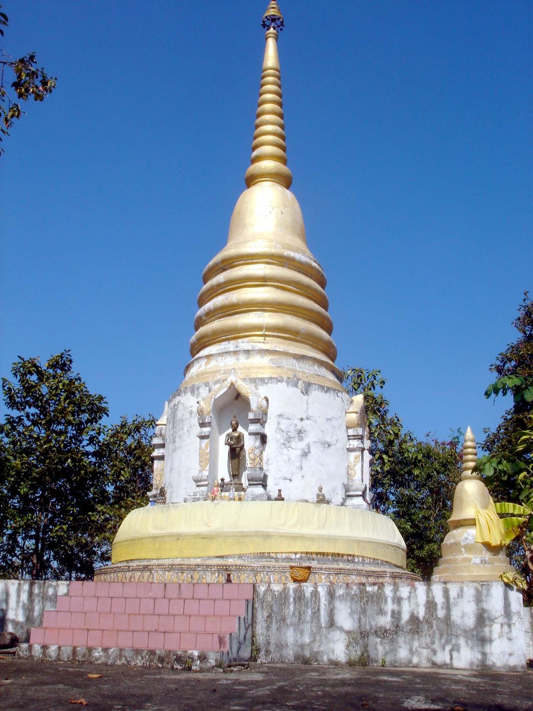 วัดพระธาตุสร้อยทอง จ.เชียงราย